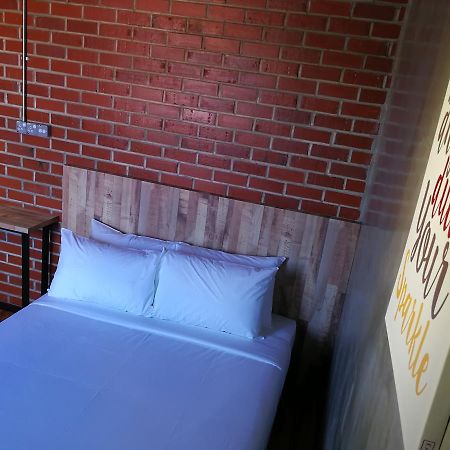 The Rise Room กัวลาตรังกานู ภายนอก รูปภาพ A room at the hotel
