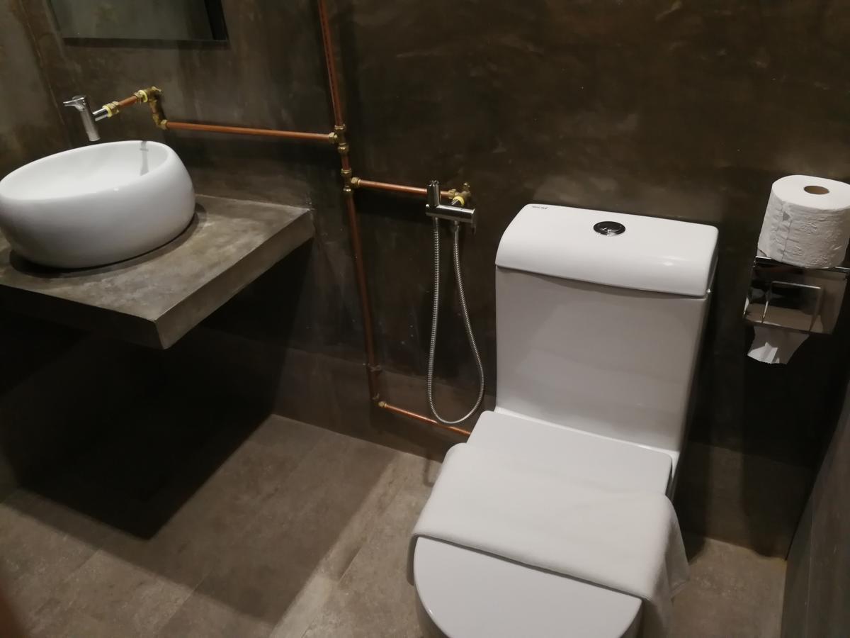 The Rise Room กัวลาตรังกานู ภายนอก รูปภาพ A modern toilet